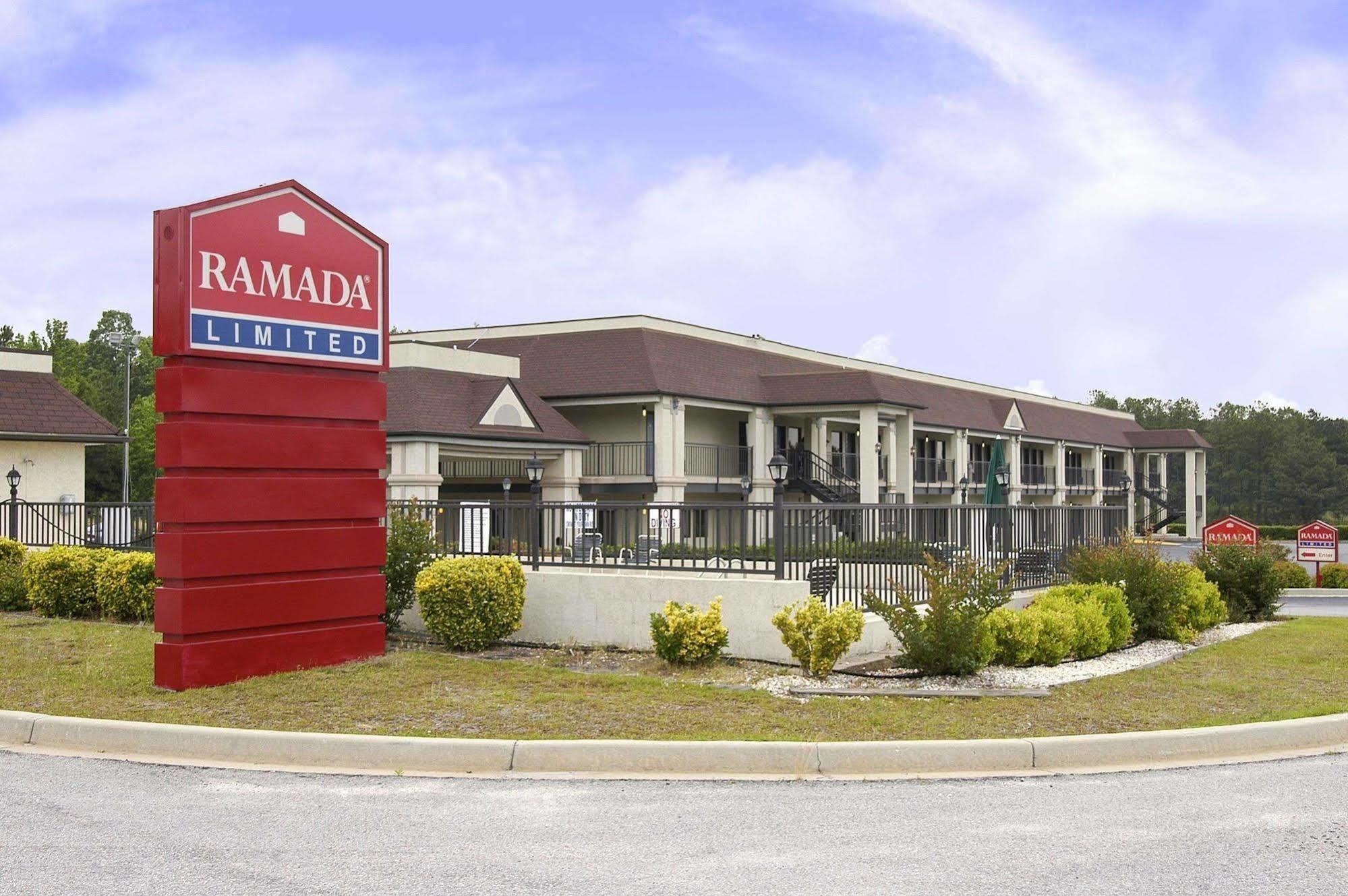 Executive Inn By Oyo Ridgeway I-77 Εξωτερικό φωτογραφία